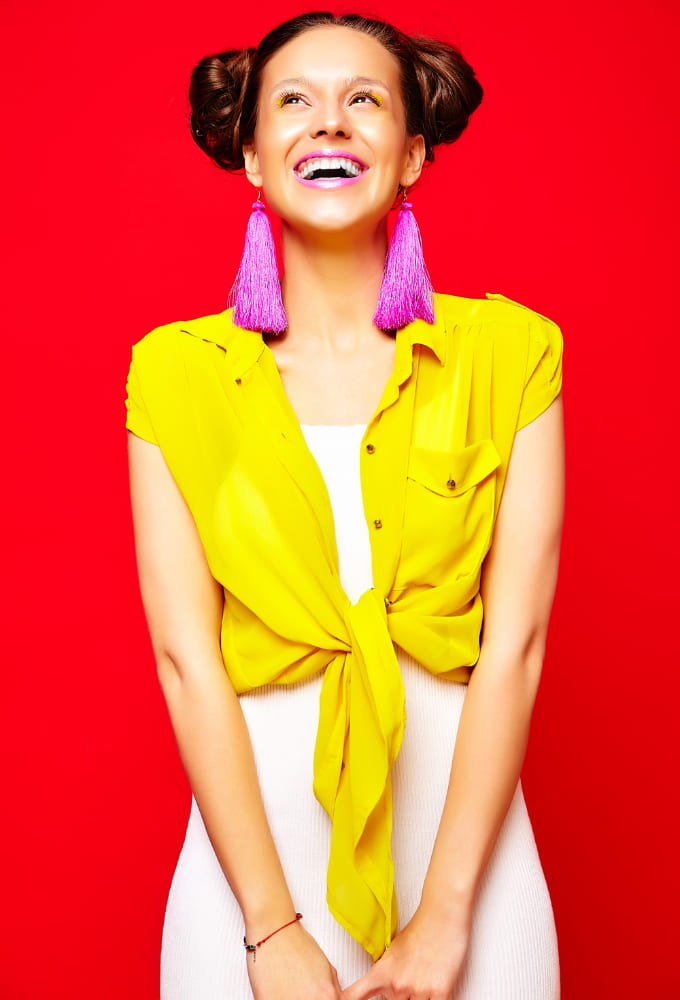 ¿El complementario del color amarillo es el lila